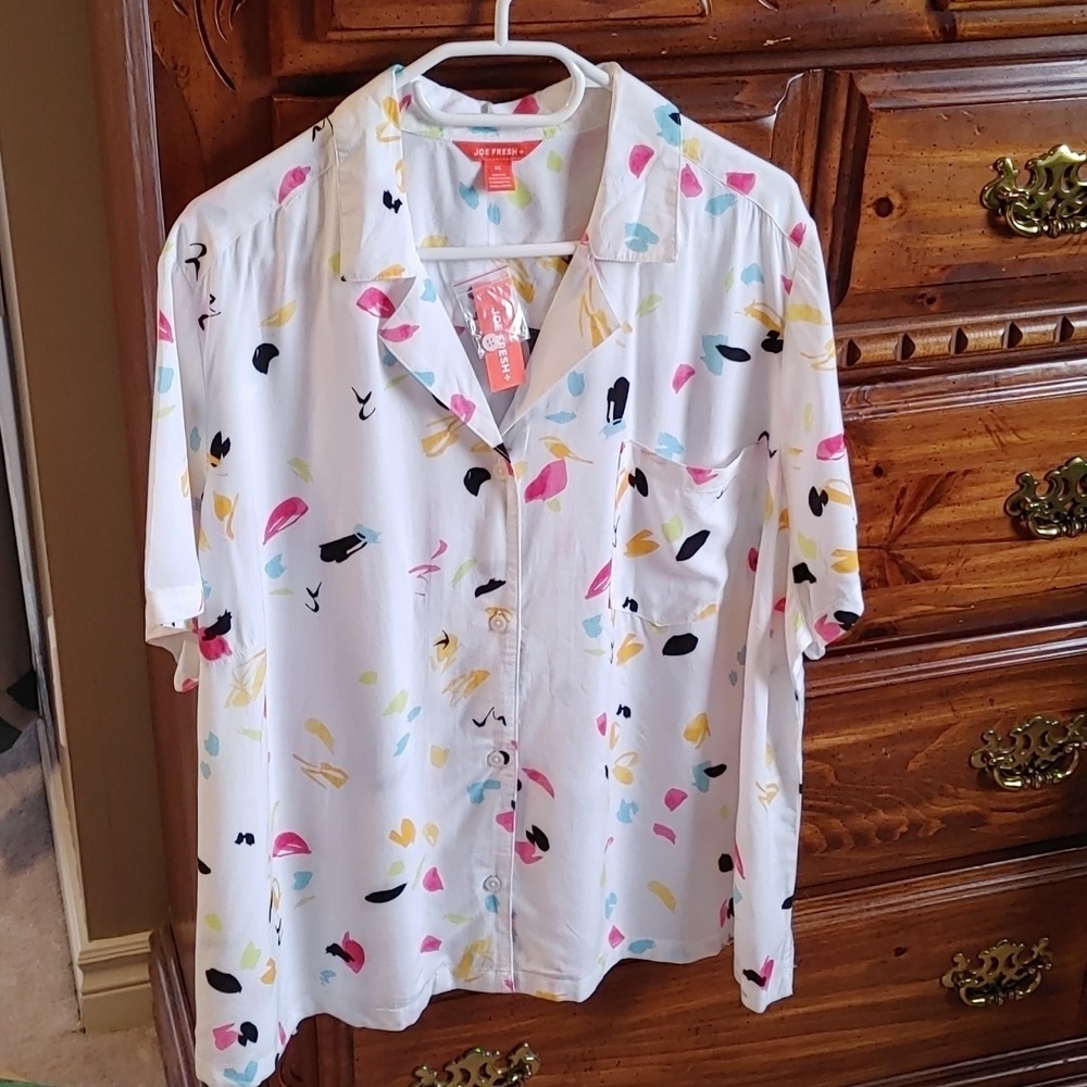 NWT WOMEN'S WHITE MULTI BUTTON DOWN BLOUSE